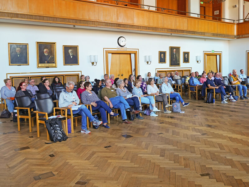 Das Kieler Spendenparlament kam gestern (16. Juni) im Ratssaal zusammen und verteilte insgesamt 31.580 Euro an 13 soziale Initiativen aus der Landeshauptstadt.